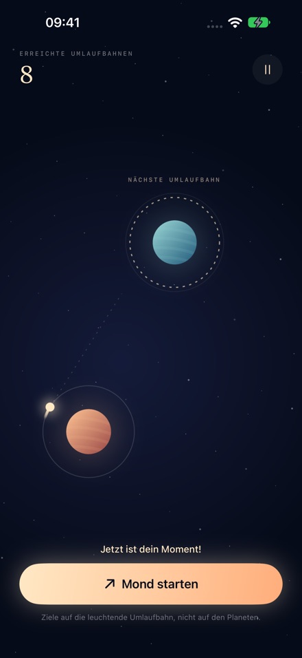 Ein kleiner Mond. Ein Stück weiter.